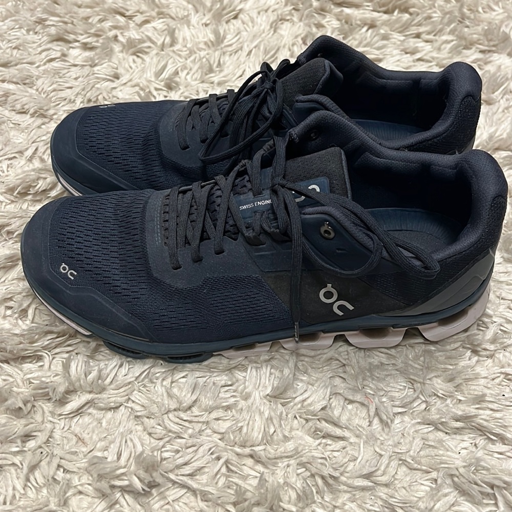 ON Running Men’s size 13 sneaker